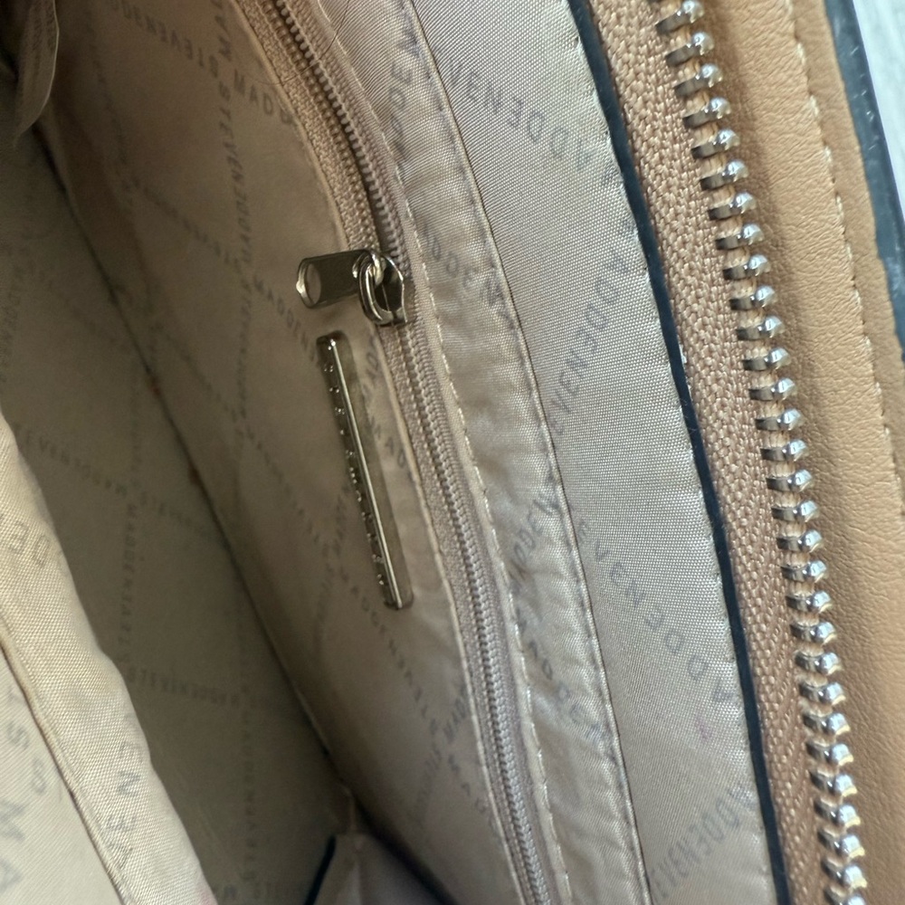 Steve Madden Beige Crossbody Bag with Pouch - Picture 6 of 9